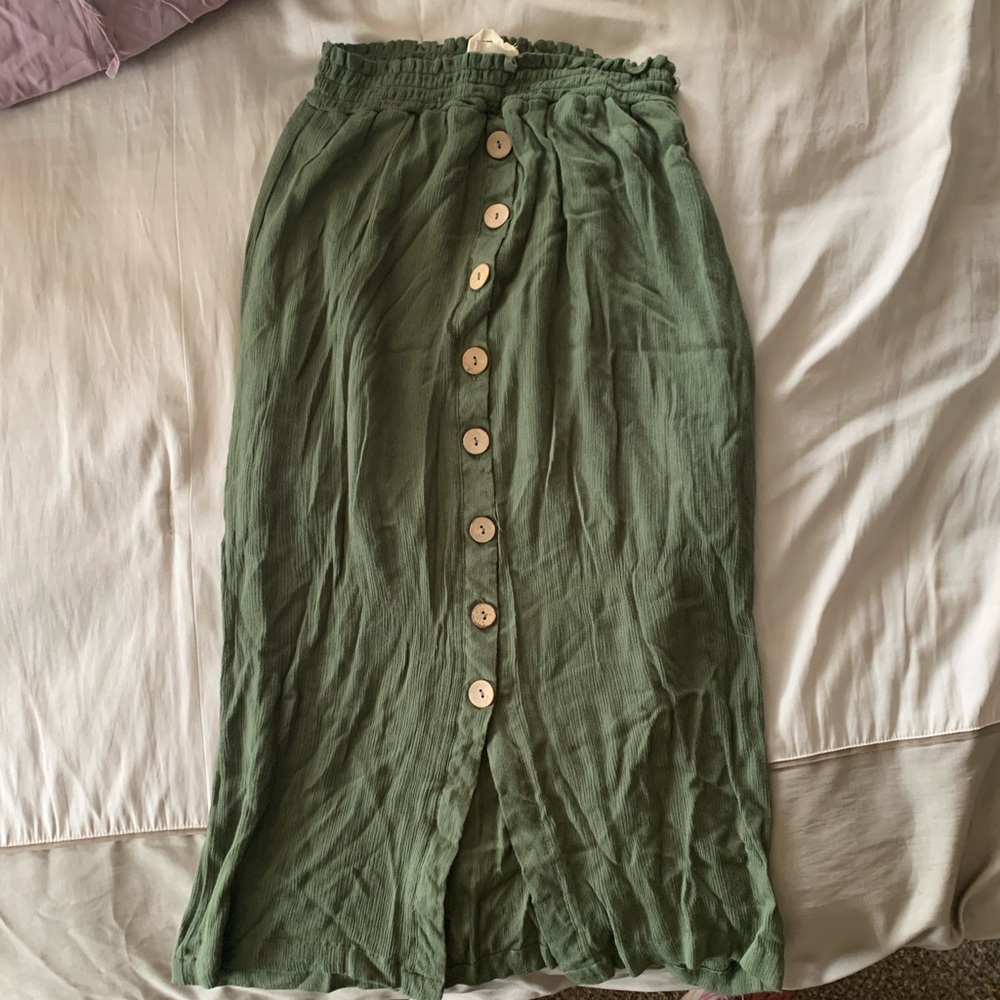 Francescas MIDI skirt green buttons down front
